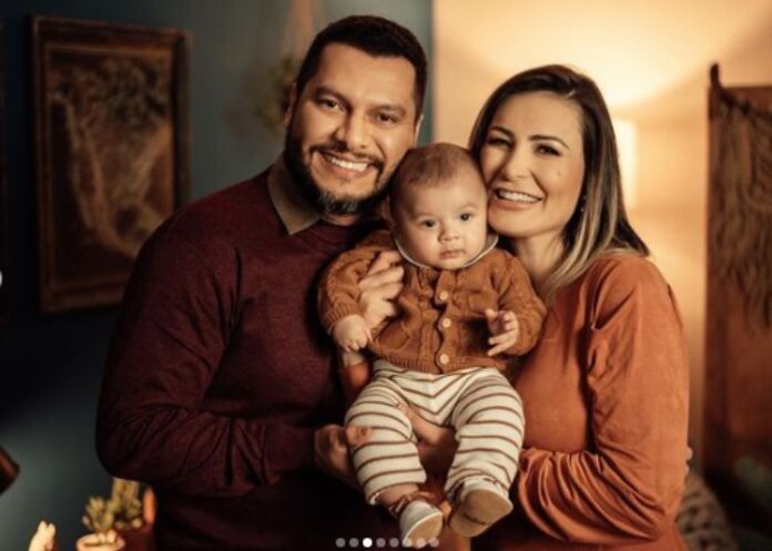 Andressa Urach, o marido Thiago Lopes e o filho Leon (Foto Instagram de Andressa Urach)