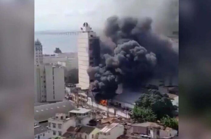 Incêndio em templo da Igreja Universal em Niterói (RJ)