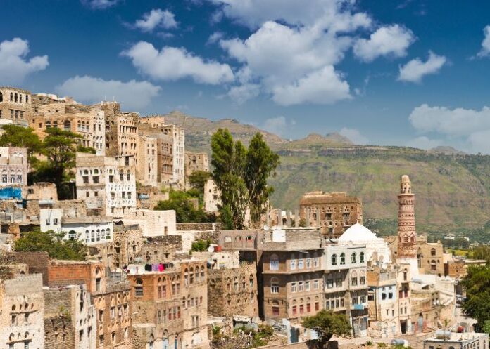 Vista da cidade de Jiblah, no Iêmen (Imagem Canva Pro)