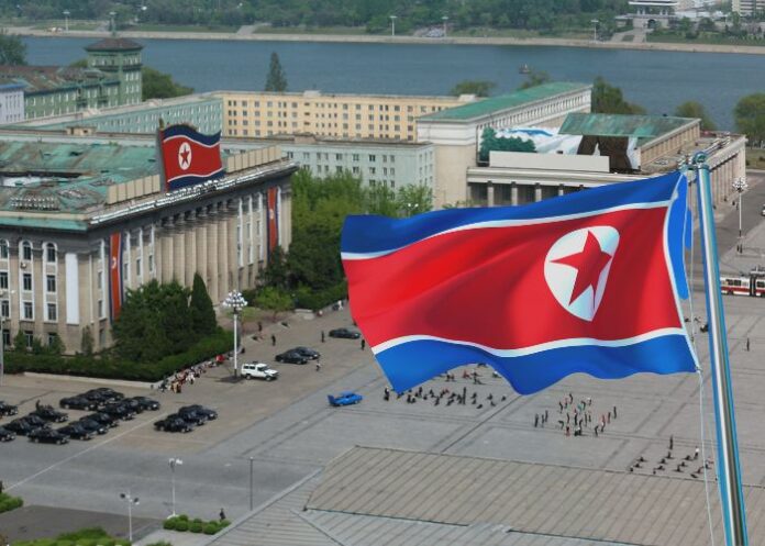 Coreia do Norte: Praça Kim Il Sung em Pyongyang (Fotos: Canva Pro / Montagem: FolhaGospel)