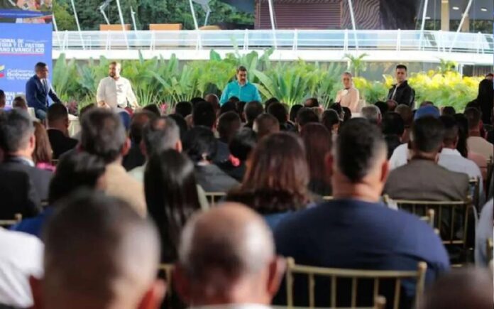 Nicolás Maduro, presidente da Venezuela, durante encontro com o Movimento Cristão Evangélico da Venezuela. (Foto: MOCEV)