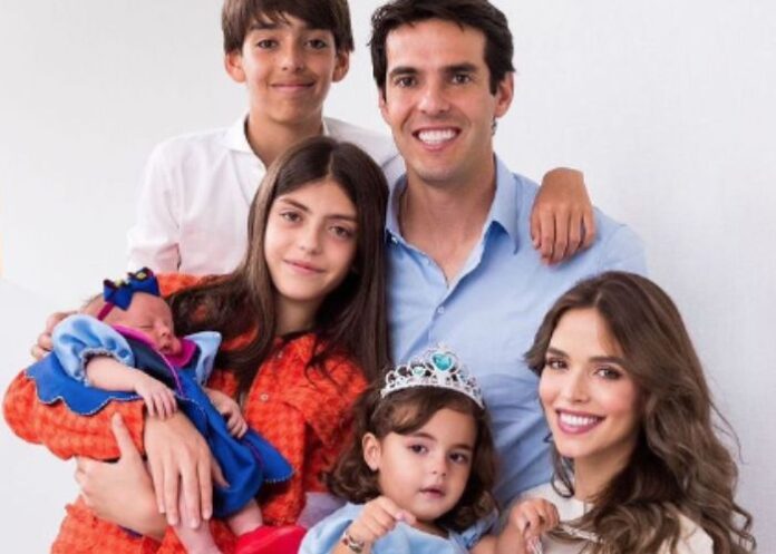 Ex-jogador de futebol Kaká, sua esposa Carol e seus filhos (Foto: Instagram de Kaká)