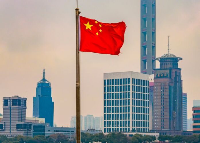 Bandeira da China em Shanghai (Foto: Canva Pro)