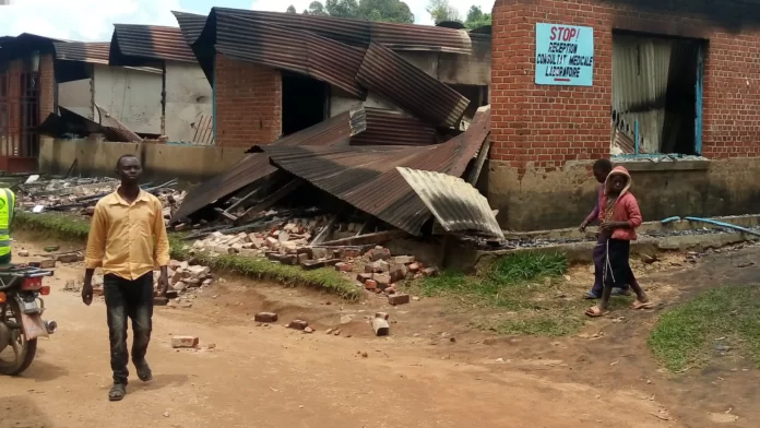 Hospital destruído na República Democrática do Congo (Foto: Portas Abertas)