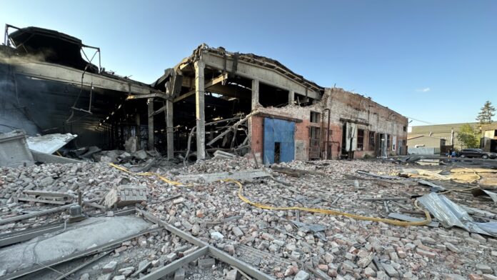 O armazém Licht Im Osten em Ternipol, destruído após o ataque com mísseis russos em 13 de maio de 2023. (Foto: LIO)
