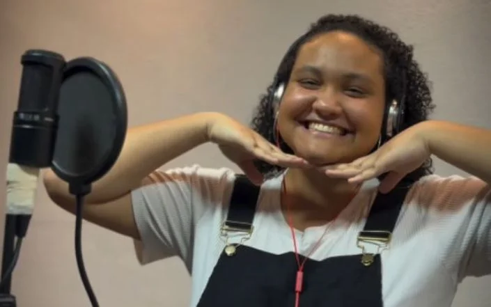 Cantora gospel morre tragicamente após brinquedo falhar em parque de diversões